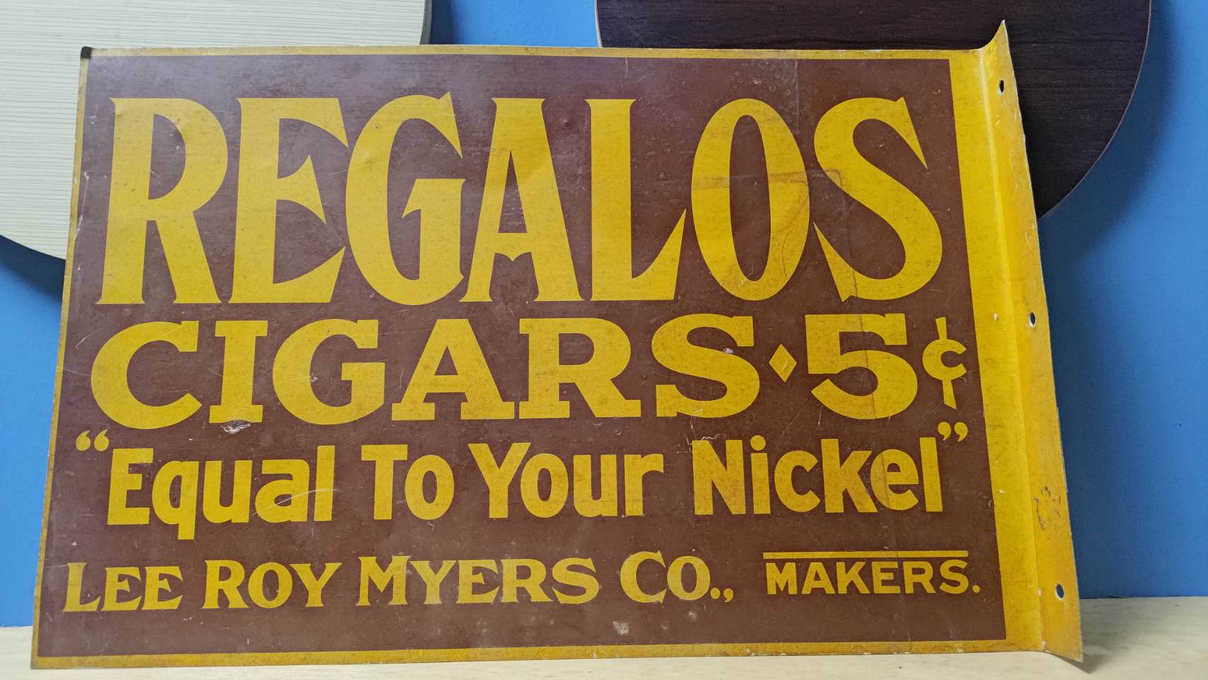 Regalos Cigars 5¢ double sided sign with flange Regalos 雪茄 5¢ 雙面招牌（附側邊凸緣）